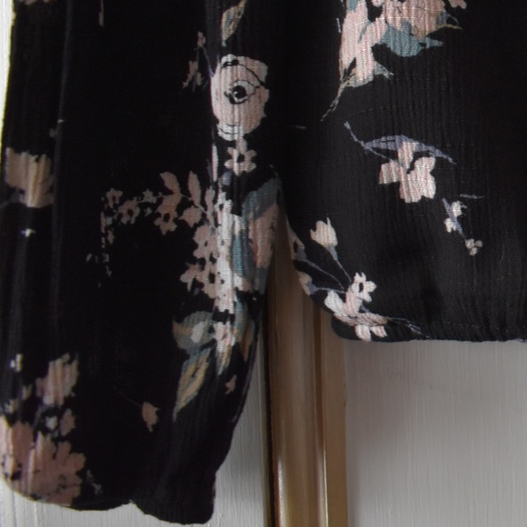 American Rag - Woman's Peasant Blouse/M - Black, Pink Floral Long Sleeve Crochet - Picture 5 of 6